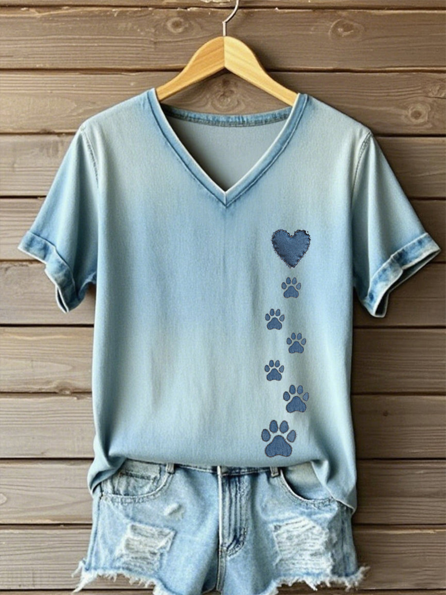 T-shirt de pata de cão e coração feminino