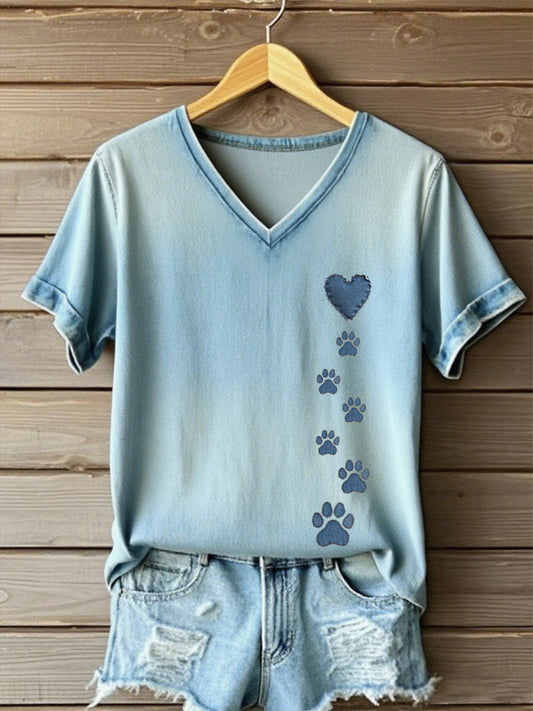 T-shirt de pata de cão e coração feminino